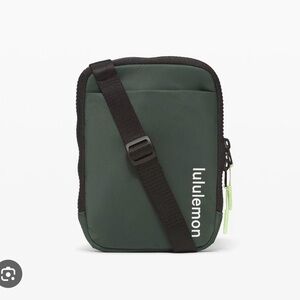 lululemon Easy Access Crossbody Smoked Spruce